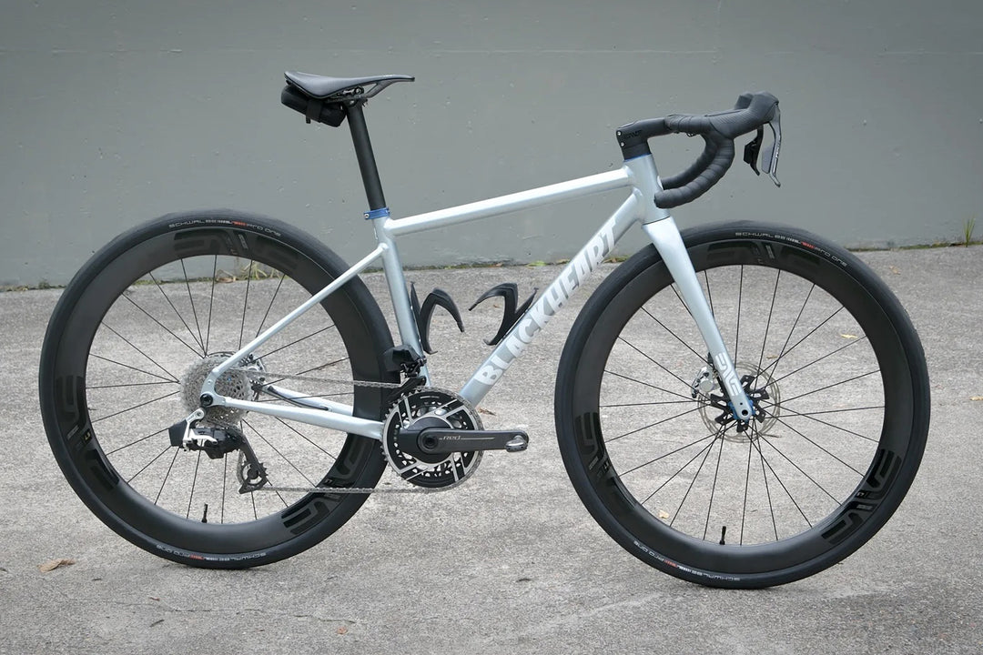 GRAYロードバイク ブラック アルミニウム製 3本スポーク Road Plus AL | Aluminum Endurance Road Bike | BlackHeart Bike Co